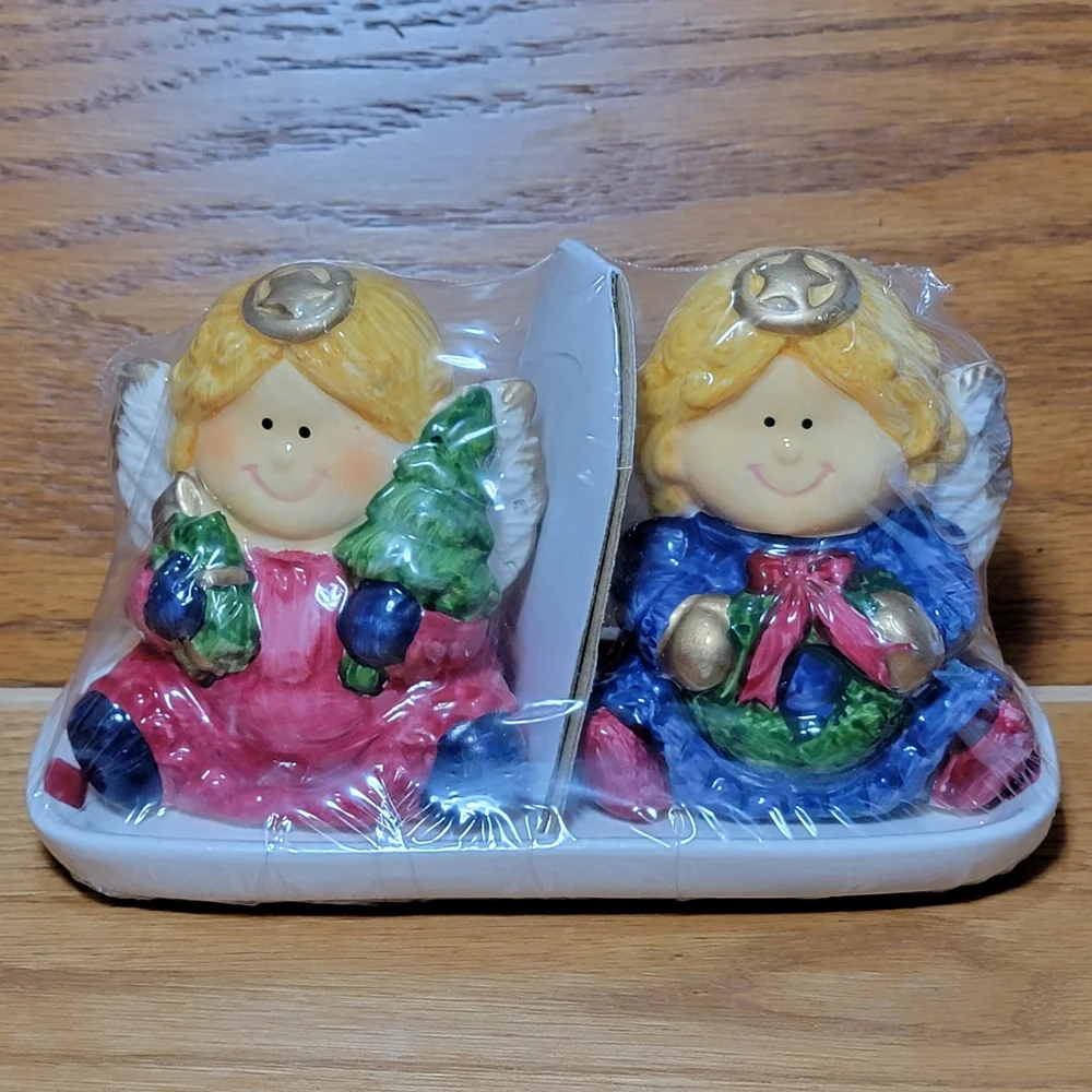 New Vintage Christmas Angels Salt and Pepper Shaker Set With Tray.